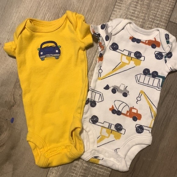 Lot of 4 CHILD OF MINE/CARTERS one‎ piece body suit- size PREEMIE - Picture 6 of 9